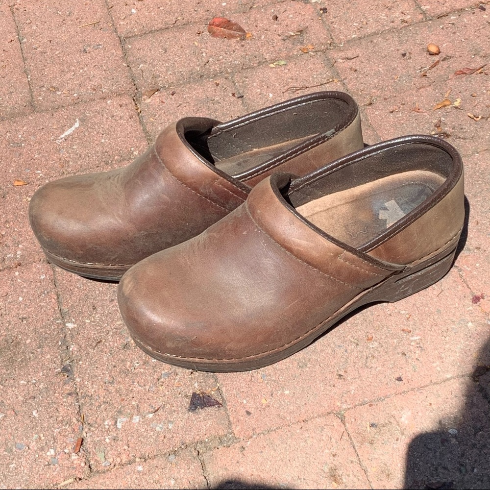 DANSKO OIL LEATHER CLOGS